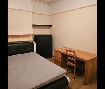 Room in a Shared House, Galpins Road, CR7 - Photo 2