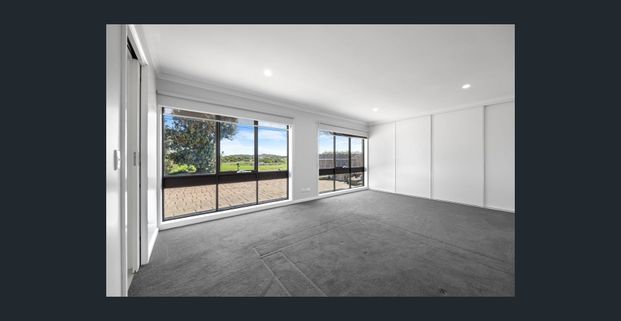 Large Executive Property - Photo 1