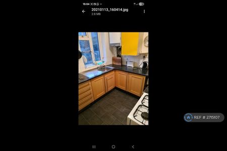 1 bedroom in a flat share to rent - Photo 4