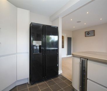 4 bedroom semi-detached house to rent - Photo 3