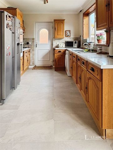 2 bedroom bungalow to rent Castle Drive, Northborough, Peterborough, Cambridgeshire, PE6 - Photo 2