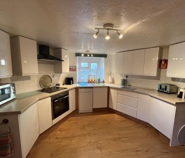 3 bedroom apartment to rent - Photo 4