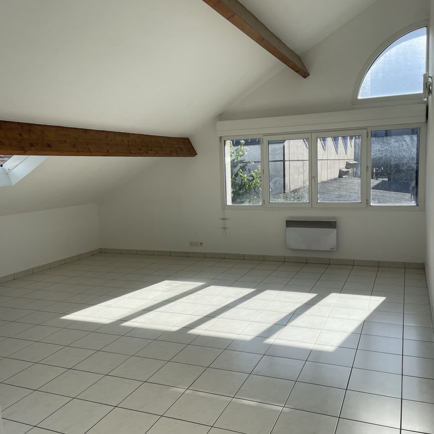 Location Appartement 3 pièces 43m² ST MAUR DES FOSSES 94100 - Photo 1