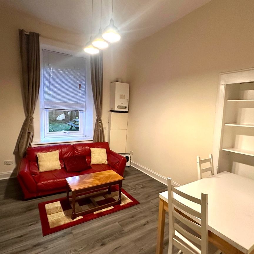 4 Bed Flat, Cecil St, G12 - Photo 1