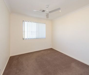 SPACIOUS FULLY AIRCONDITIONED FAMILY TOWNHOUSE IN SOUTH GLADSTONE - Photo 5