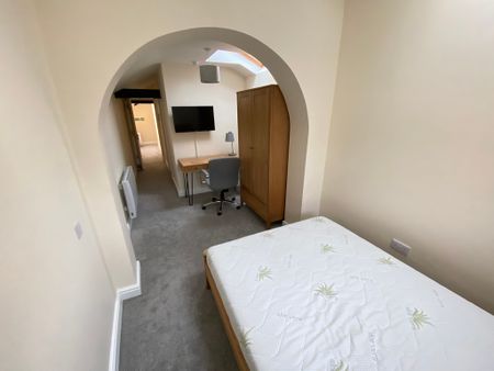 4 Bed Student Accommodation - Photo 4