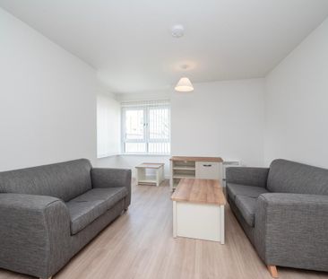 UNDER OFFER — NO FURTHER VIEWINGS Well Presented Two Bed, Furnished... - Photo 6