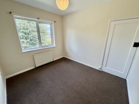 Beauvale Crescent, Nottingham, Hucknall - Photo 2
