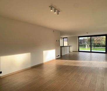 Halfopen woning in Bottelare te huur: licht, ruimte en groen - Photo 6