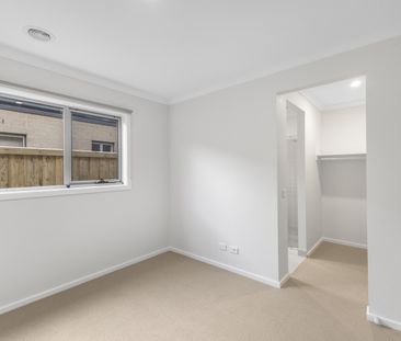 95 Modena Avenue, Fraser Rise VIC 3336 - House For Rent | Domain - Photo 4
