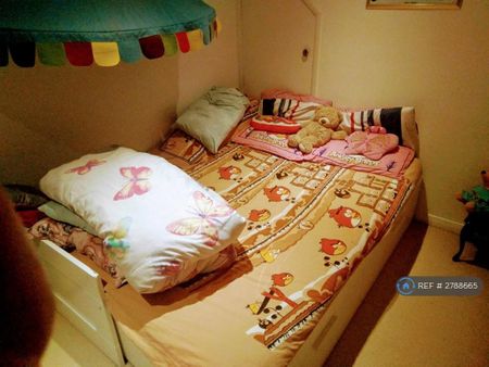 3 bedroom semi-detached house to rent - Photo 5