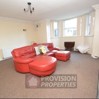 2 Bedroom Houses Flats in Leeds LS6 - Photo 1