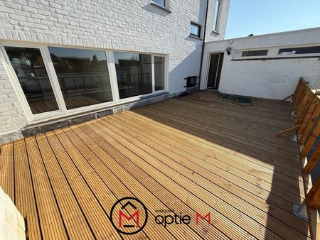 Gerenoveerd ruim appartement met terras en 2 slpks - Photo 2