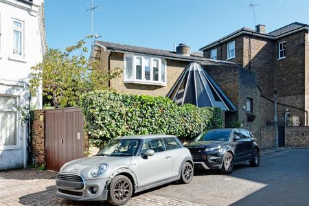 3 bedroom mews to rent - Photo 2