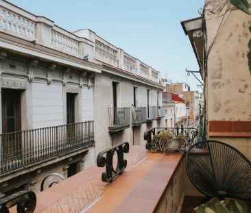 Room in a shared 4-bedroom apartment for rent in El Gòtic. - Foto 3