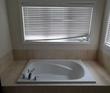 For Lease - 16 Swancreek Court, Brampton, Ontario - Photo 2