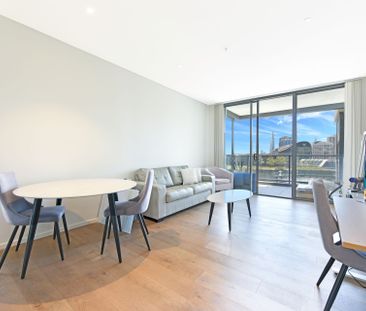 Executive 2 Bedroom Furnished Apartment in "Darling Square" - Photo 3