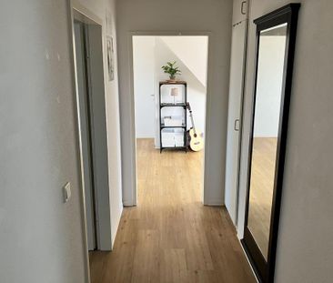 Zwischenmiete: Möblierte 52qm im DG in Köln | 18.12.25 - 18.01.26 - Photo 1