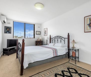 Stylish Apartment with City Views in a Blue-Ribbon Dover Heights Se... - Photo 3