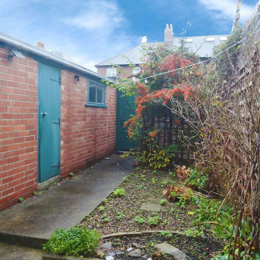 Terraced House to rent on - Photo 1