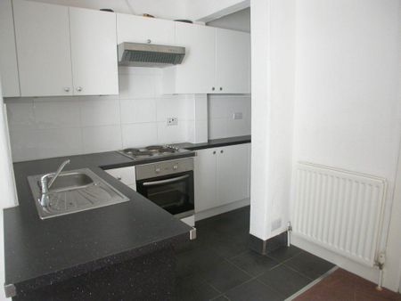 1 bedroom ground floor flat to rent - Photo 3