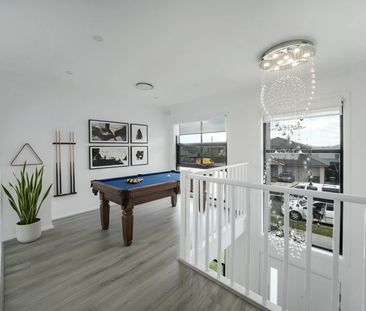 EXECUTIVE FAMILY HOME WITH MULTIPLE LIVING AREAS !!! - Photo 6