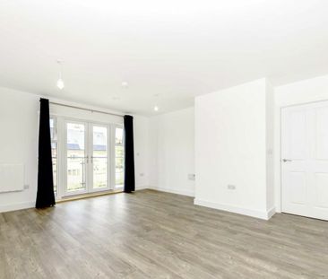 Roper Crescent, TW16, London - Photo 4