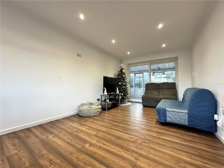 2 bedroom semi-detached house to rent - Photo 2