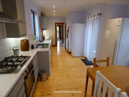 1 bedroom in a house share to rent - Photo 2