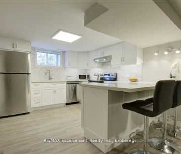 2093 Maplewood Drive #LOWER - Photo 1