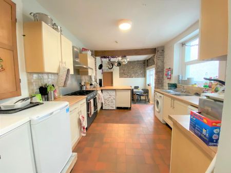 6 bedroom house to rent - Photo 3