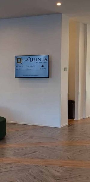 New Studio Apartment - fully furnished. - Photo 1