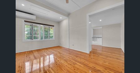 Charming Family Home in Popular School Catchment Location - Lawns & Gardens Included! - Photo 2