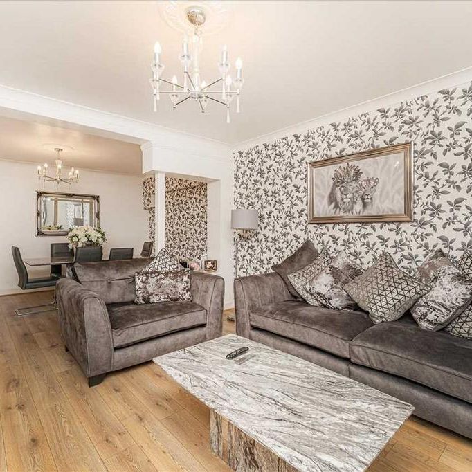 4 bedroom detached house to rent - Photo 1