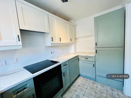 2 bedroom end of terrace house to rent - Photo 5
