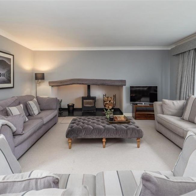 5 Bedroom Detached Available Arranging tenancy - Photo 1