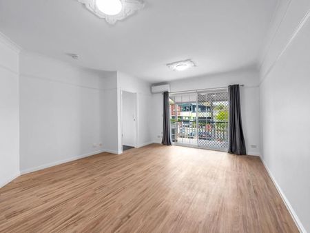 Central and secure apartment close to the Urban Village - Photo 4