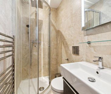 3 bedroom flat to rent - Photo 5