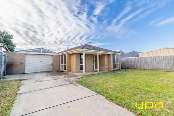 Charming Family Home in Cranbourne West - Photo 1