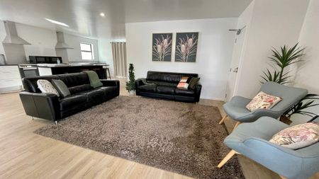 Beautifully presented studio in Temple View - Photo 2