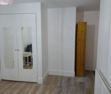 Room in a Shared Flat, Perry Hill, SE6 - Photo 1