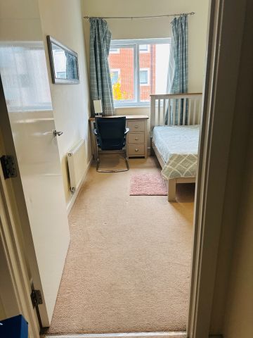 Room in a Shared Flat, Kennet Island, RG2 - Photo 4