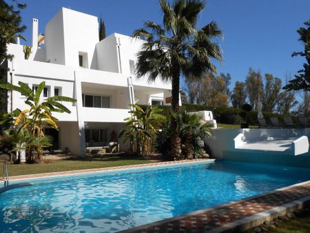 7 bedroom luxury Villa for rent in Nueva Andalucia, Andalusia - Photo 2