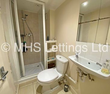 3 Bedroom Mid Terraced House for rent in Lumley Avenue - Photo 3