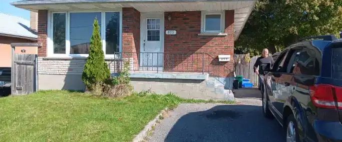 Gorgeous 3 bedroom MAIN level of a house!!! | 895 Myers Street, Oshawa - Photo 1