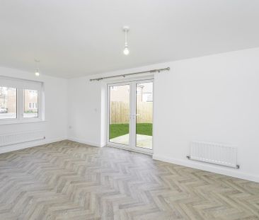 3 bedroom semi-detached house to rent - Photo 2