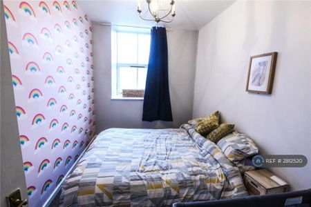 2 bedroom flat to rent - Photo 4