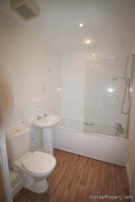 2 bedroom property to rent in London - Photo 5