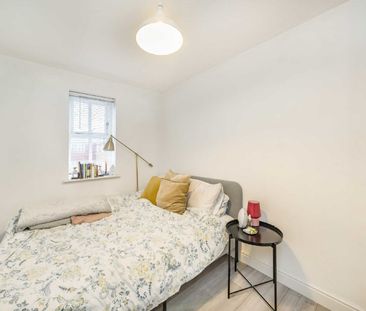 2 Bed Flat, Lisle Close, SW17 - Photo 2