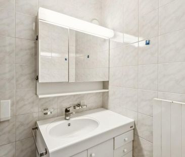 Moderne 2.5 - Zimmerwohnung zentral in Basel Stadt - Photo 3